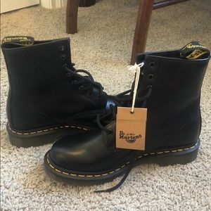 Women’s US Size 8 Dr. Martens ( Black )
